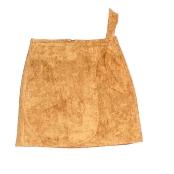 BLANKNYC Faux Suede Mini Skirt(Size 27) - Picture 3 of 6